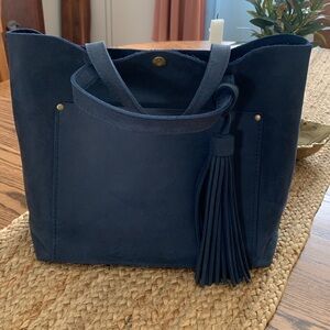 Portland leather color deep water, medium crossbody tote and tassel